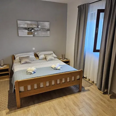 In With Terrace, Air Conditioning, Wi-fi *