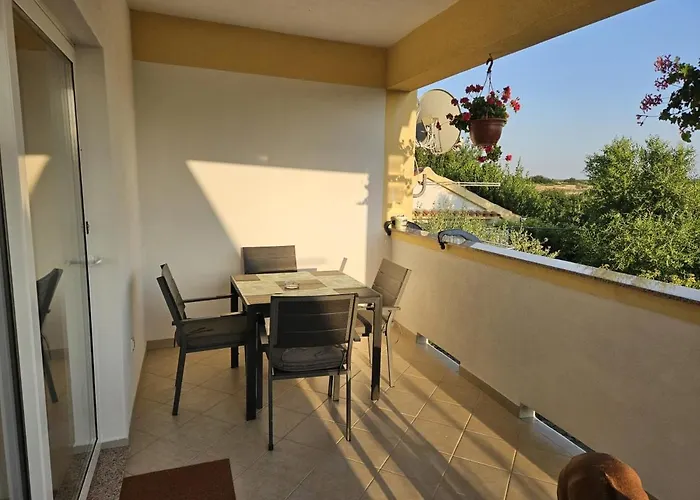 דירה In With Terrace, Air Conditioning, Wi-fi