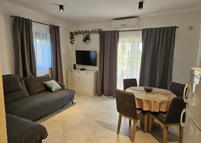 In With Terrace, Air Conditioning, Wi-fi * Nin