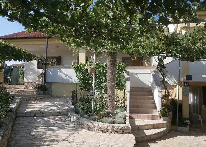 Apartment In With Terrace, Air Conditioning, Wi-fi