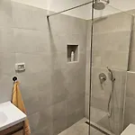 Appartement In With Terrace, Air Conditioning, Wi-fi Nin