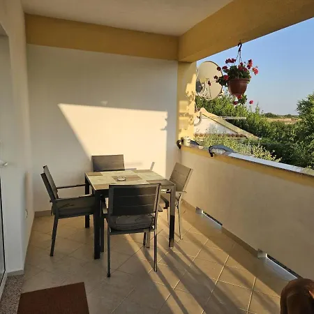 Apartmán In With Terrace, Air Conditioning, Wi-fi