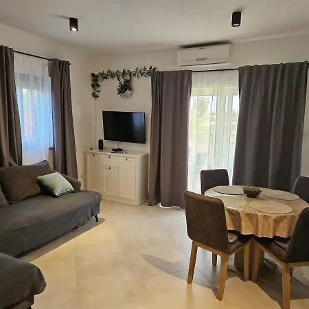 In With Terrace, Air Conditioning, Wi-fi * Nin