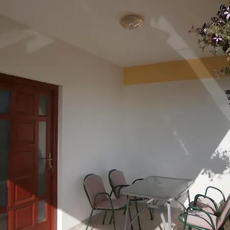 Apartment In With Terrace, Air Conditioning, Wi-fi Nin
