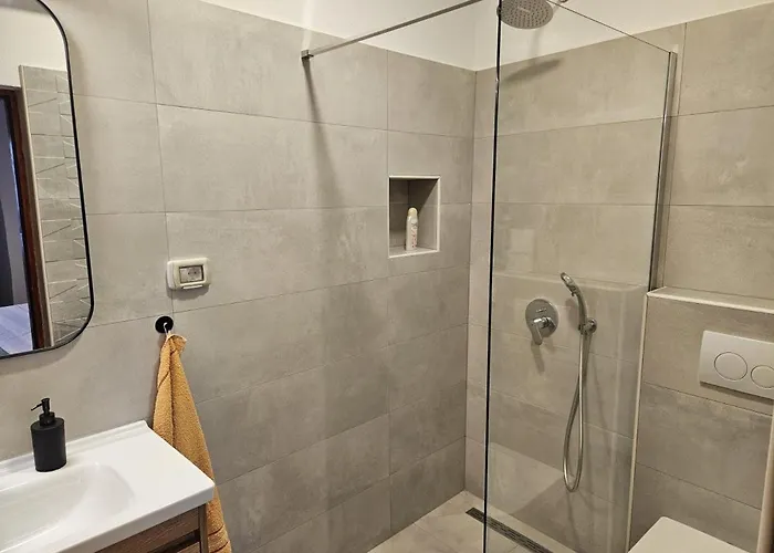 Lejlighed In With Terrace, Air Conditioning, Wi-fi Nin