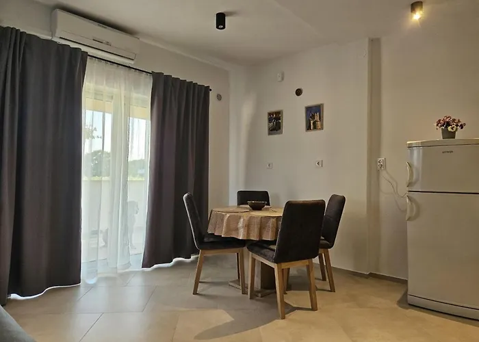 Apartman In With Terrace, Air Conditioning, Wi-fi