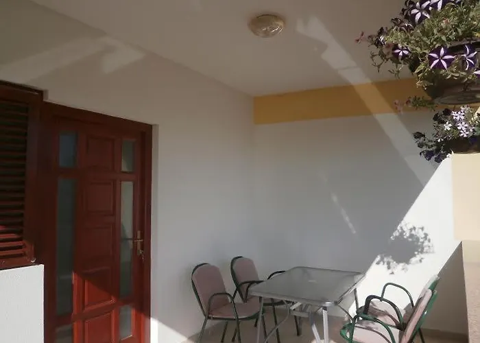 Apartman In With Terrace, Air Conditioning, Wi-fi Nin